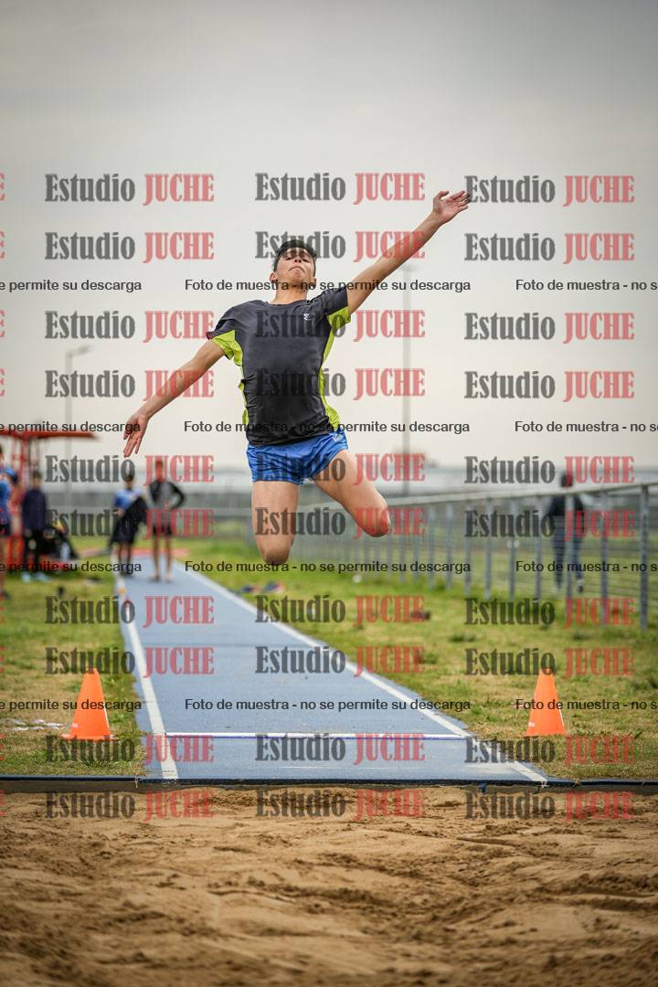 Fotos del salto en largo de varones - ambas categorías