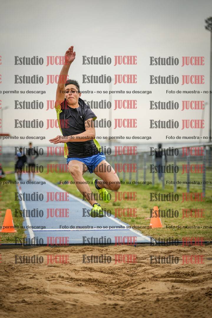 Fotos del salto en largo de varones - ambas categorías