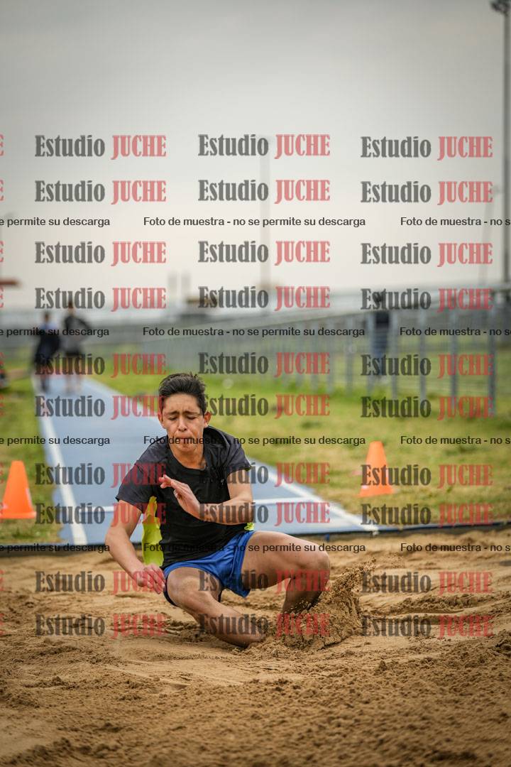 Fotos del salto en largo de varones - ambas categorías