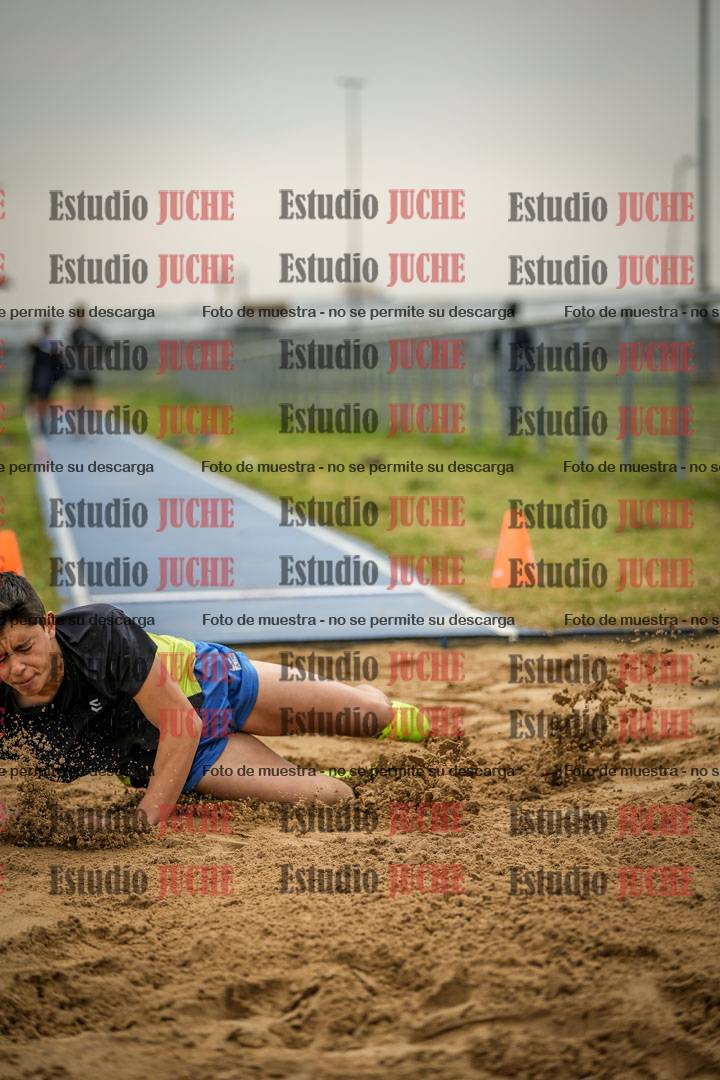 Fotos del salto en largo de varones - ambas categorías