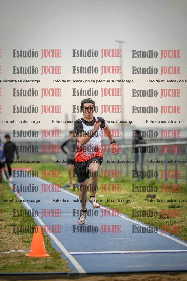 Fotos del salto en largo de varones - ambas categorías