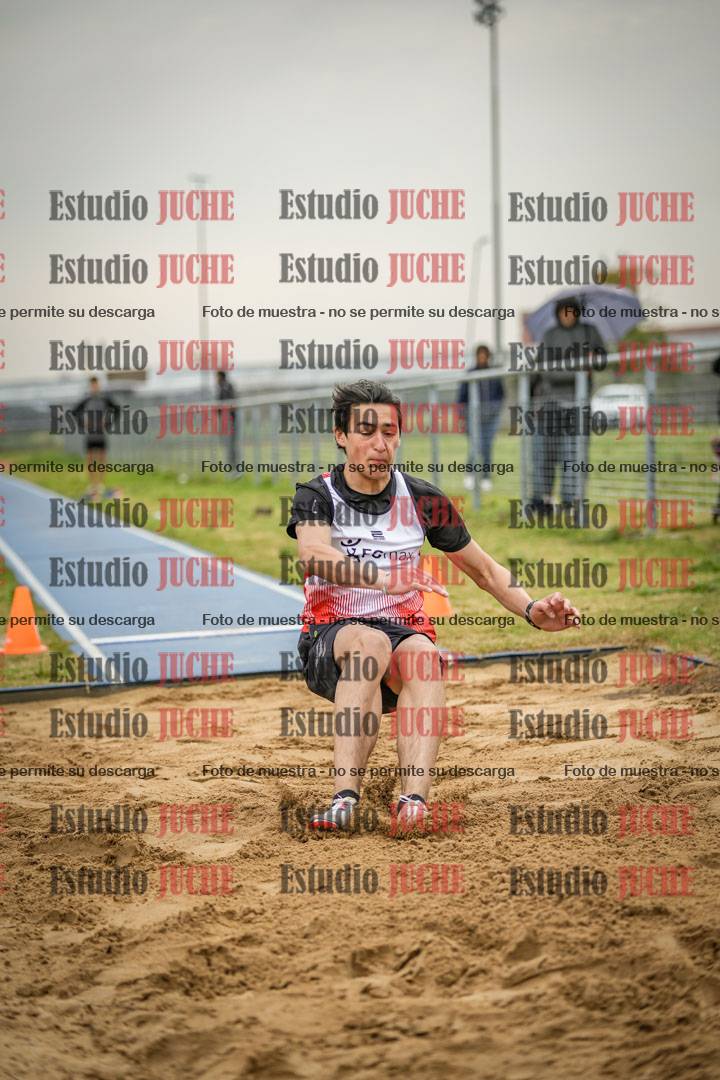 Fotos del salto en largo de varones - ambas categorías