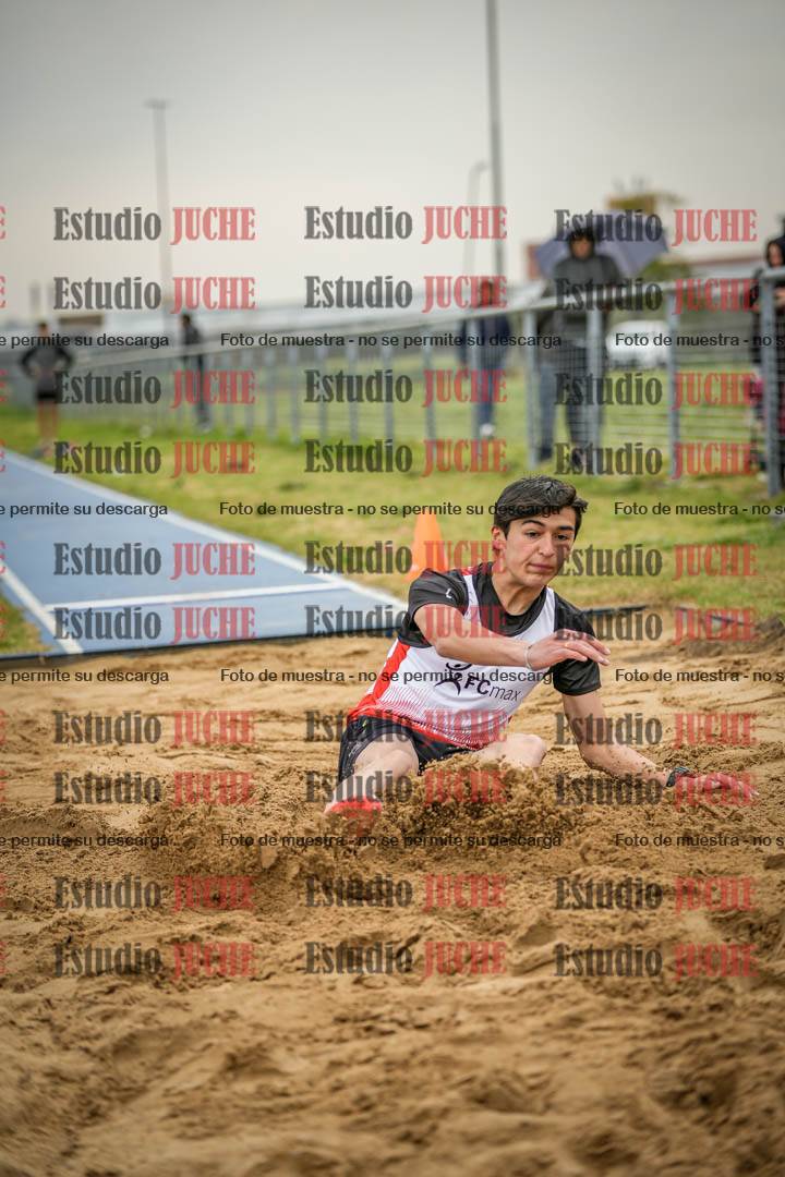 Fotos del salto en largo de varones - ambas categorías