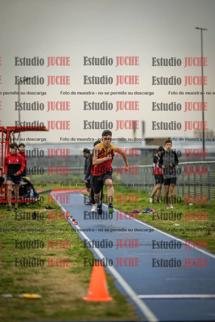 Fotos del salto en largo de varones - ambas categorías