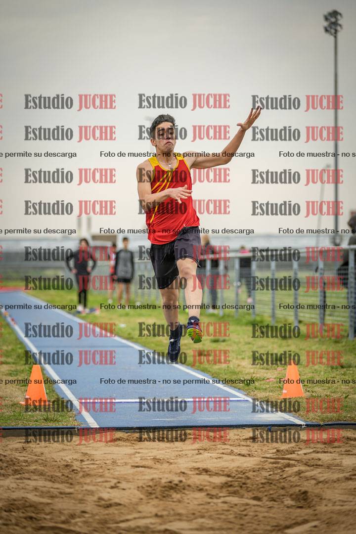 Fotos del salto en largo de varones - ambas categorías