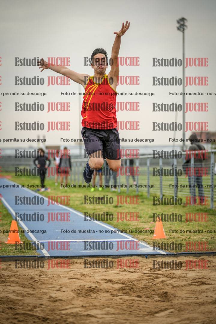 Fotos del salto en largo de varones - ambas categorías