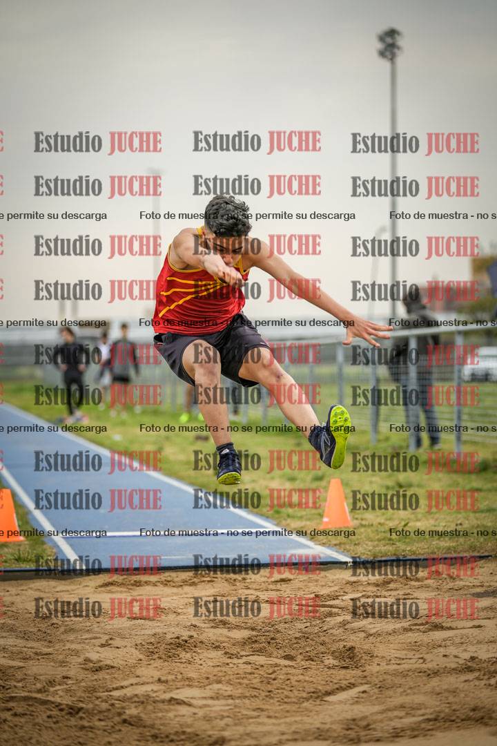 Fotos del salto en largo de varones - ambas categorías