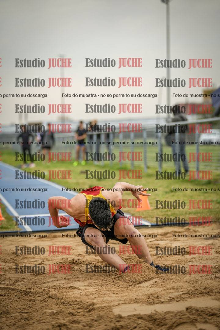 Fotos del salto en largo de varones - ambas categorías
