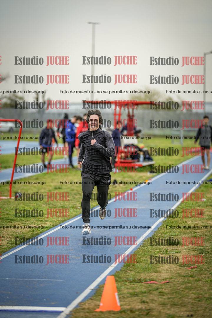 Fotos del salto en largo de varones - ambas categorías