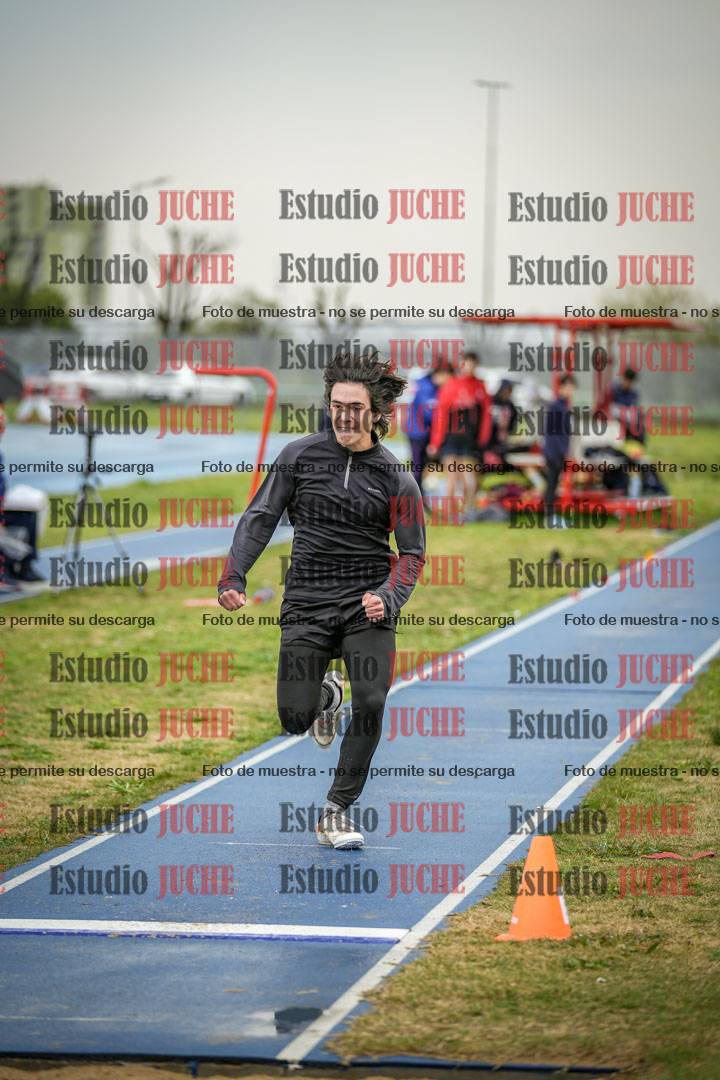 Fotos del salto en largo de varones - ambas categorías