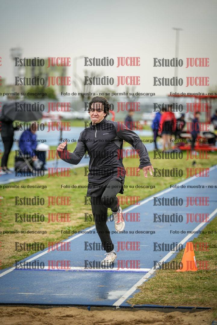 Fotos del salto en largo de varones - ambas categorías