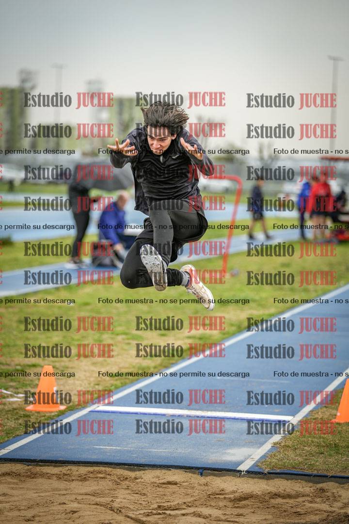 Fotos del salto en largo de varones - ambas categorías