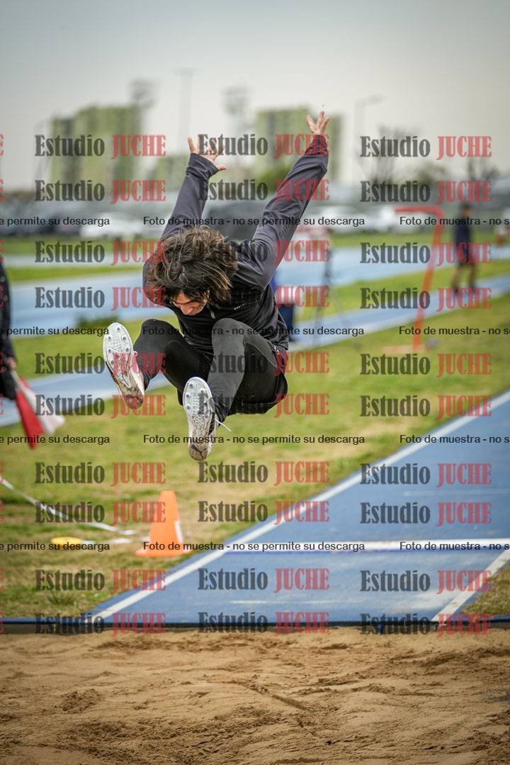 Fotos del salto en largo de varones - ambas categorías