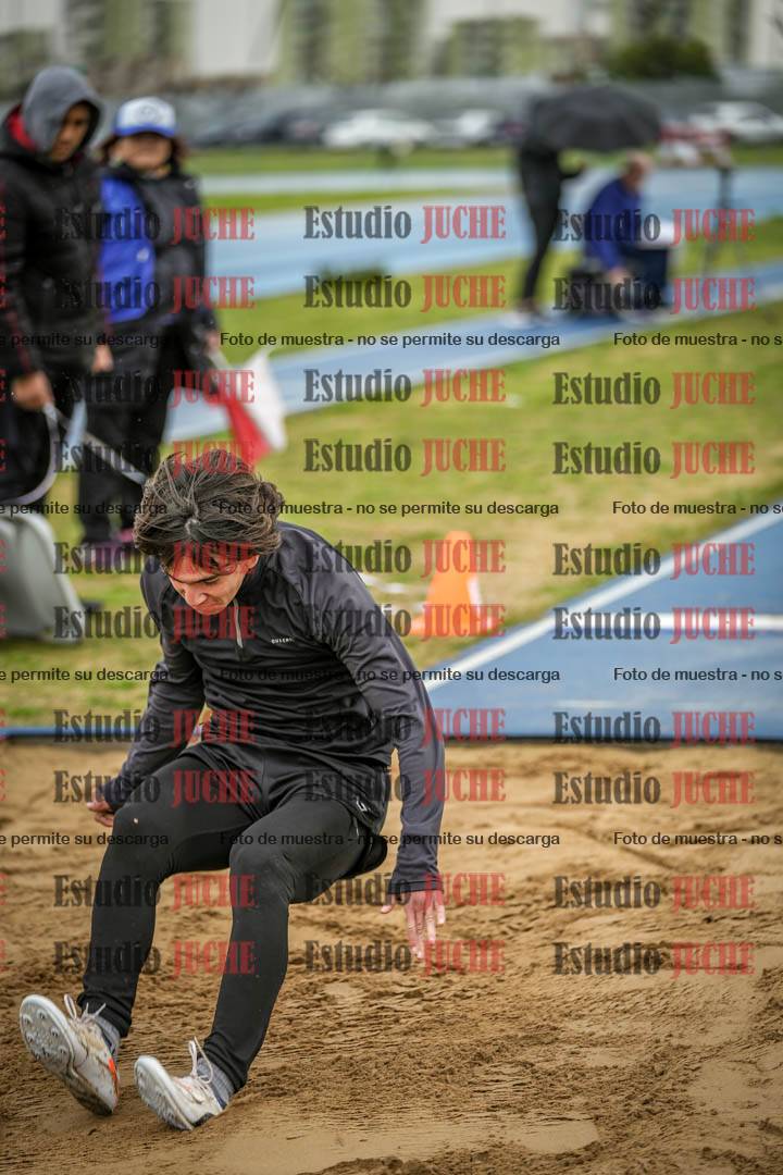 Fotos del salto en largo de varones - ambas categorías