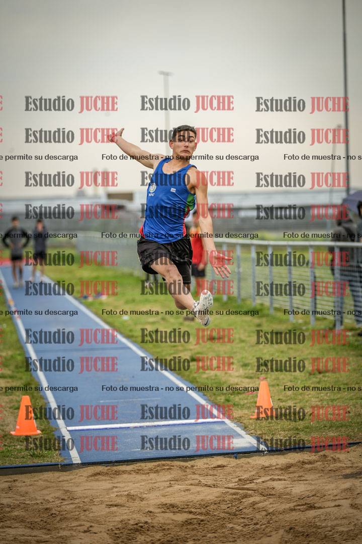 Fotos del salto en largo de varones - ambas categorías
