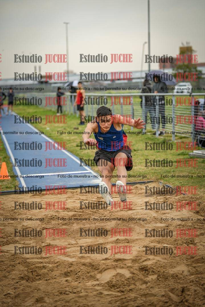 Fotos del salto en largo de varones - ambas categorías