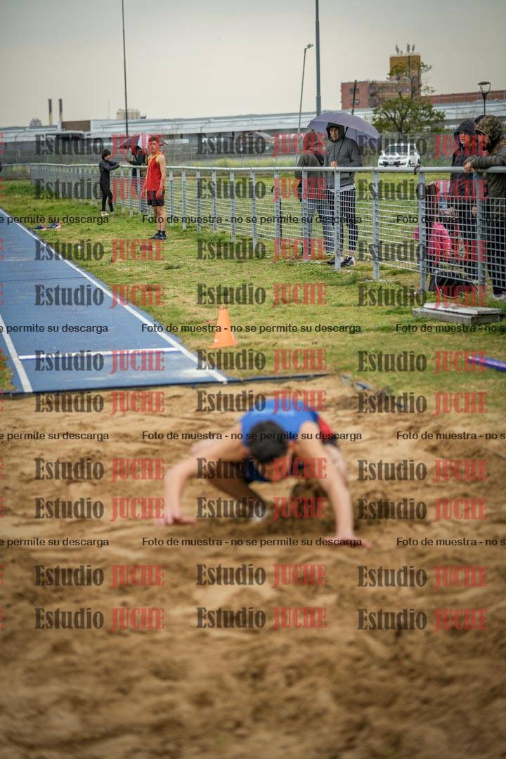 Fotos del salto en largo de varones - ambas categorías
