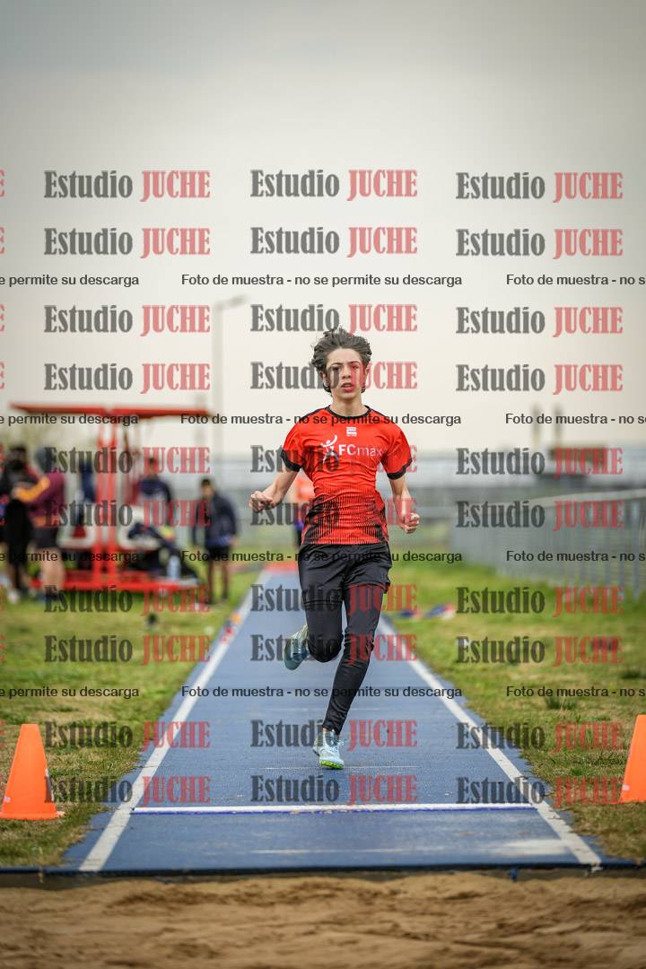 Fotos del salto en largo de varones - ambas categorías