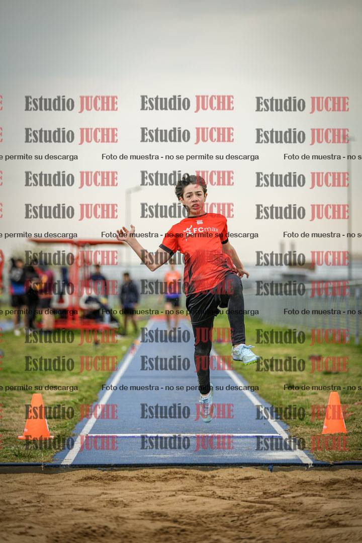 Fotos del salto en largo de varones - ambas categorías