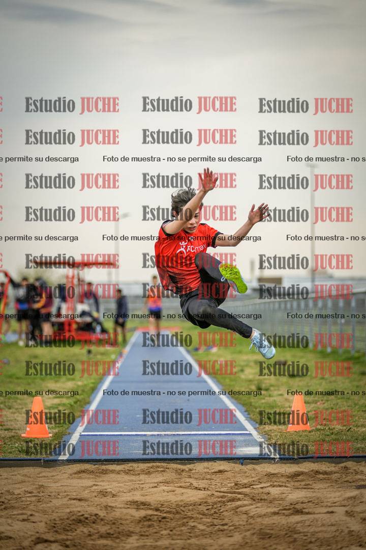 Fotos del salto en largo de varones - ambas categorías