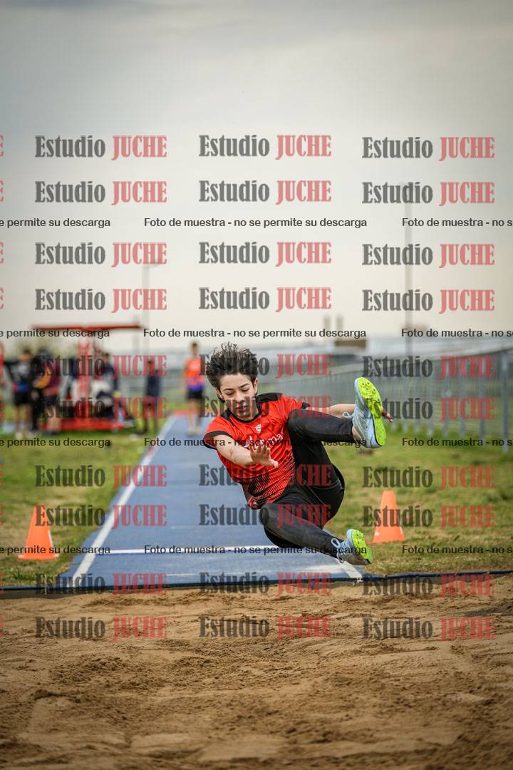 Fotos del salto en largo de varones - ambas categorías