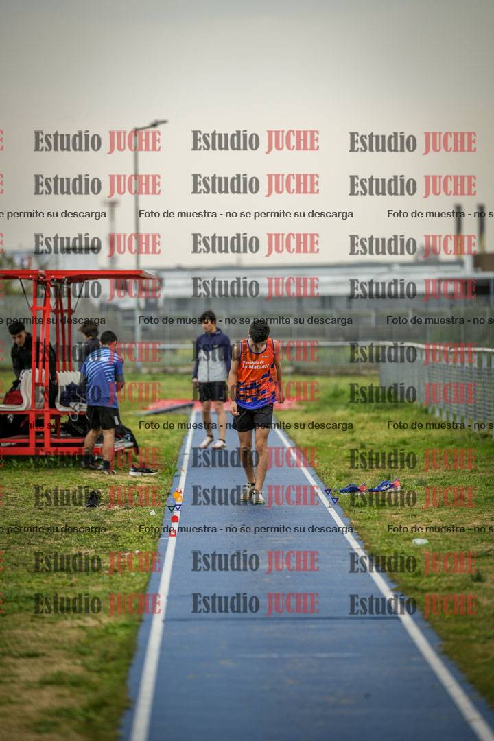 Fotos del salto en largo de varones - ambas categorías