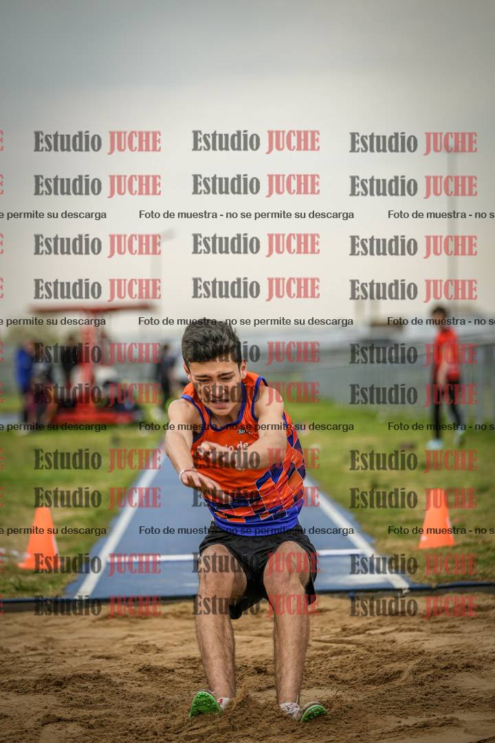 Fotos del salto en largo de varones - ambas categorías