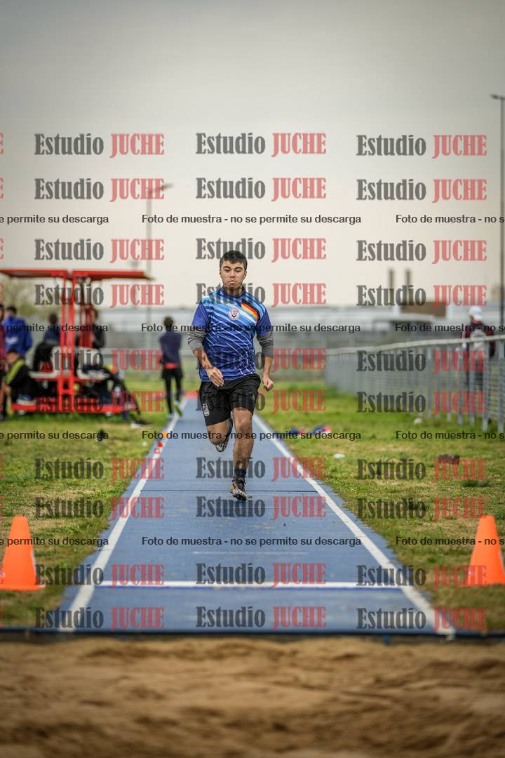 Fotos del salto en largo de varones - ambas categorías