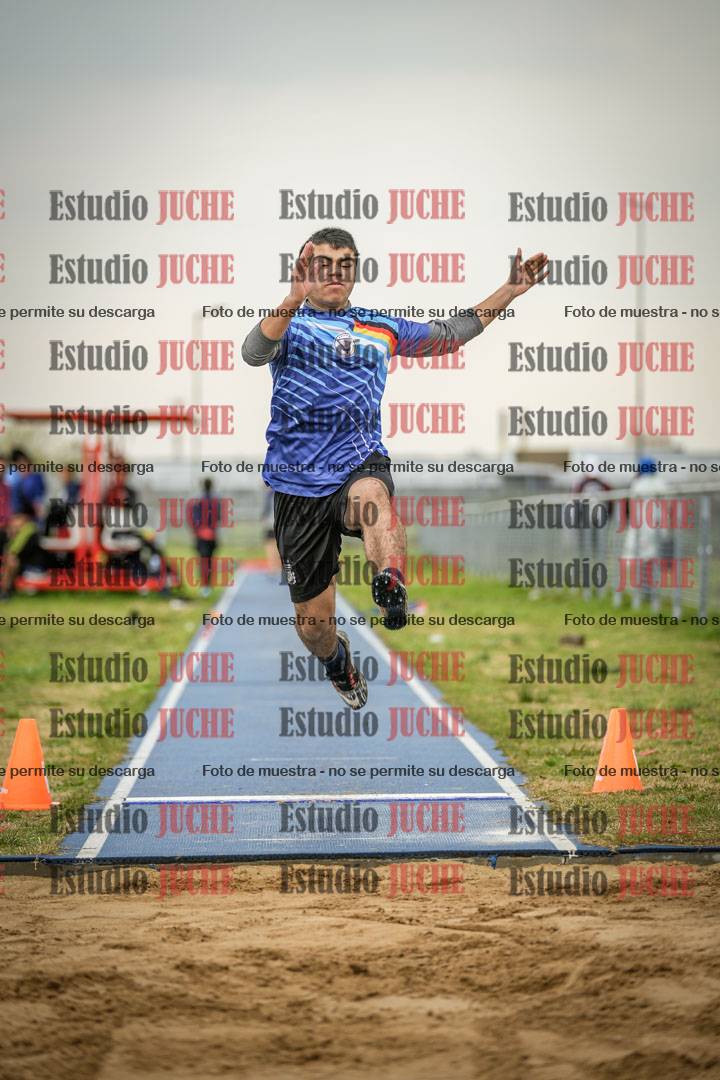 Fotos del salto en largo de varones - ambas categorías