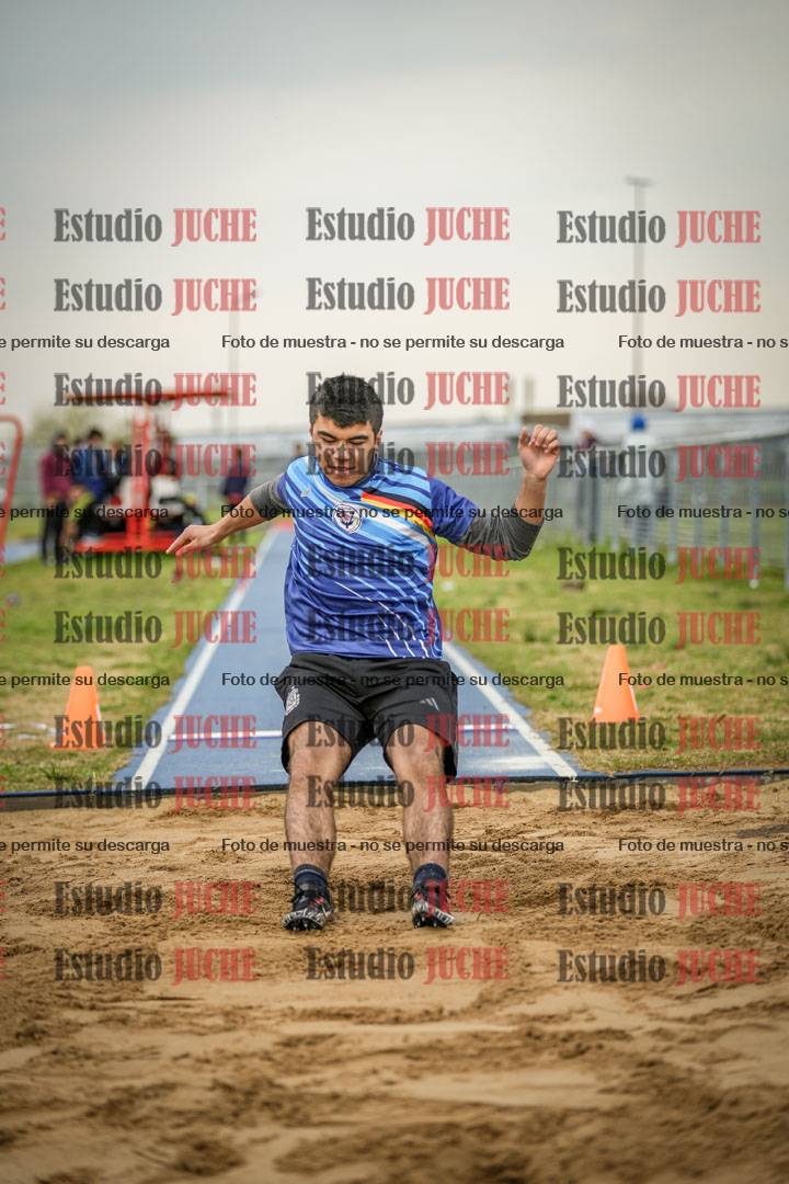 Fotos del salto en largo de varones - ambas categorías