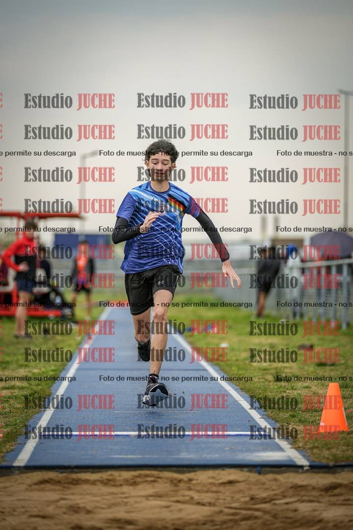 Fotos del salto en largo de varones - ambas categorías