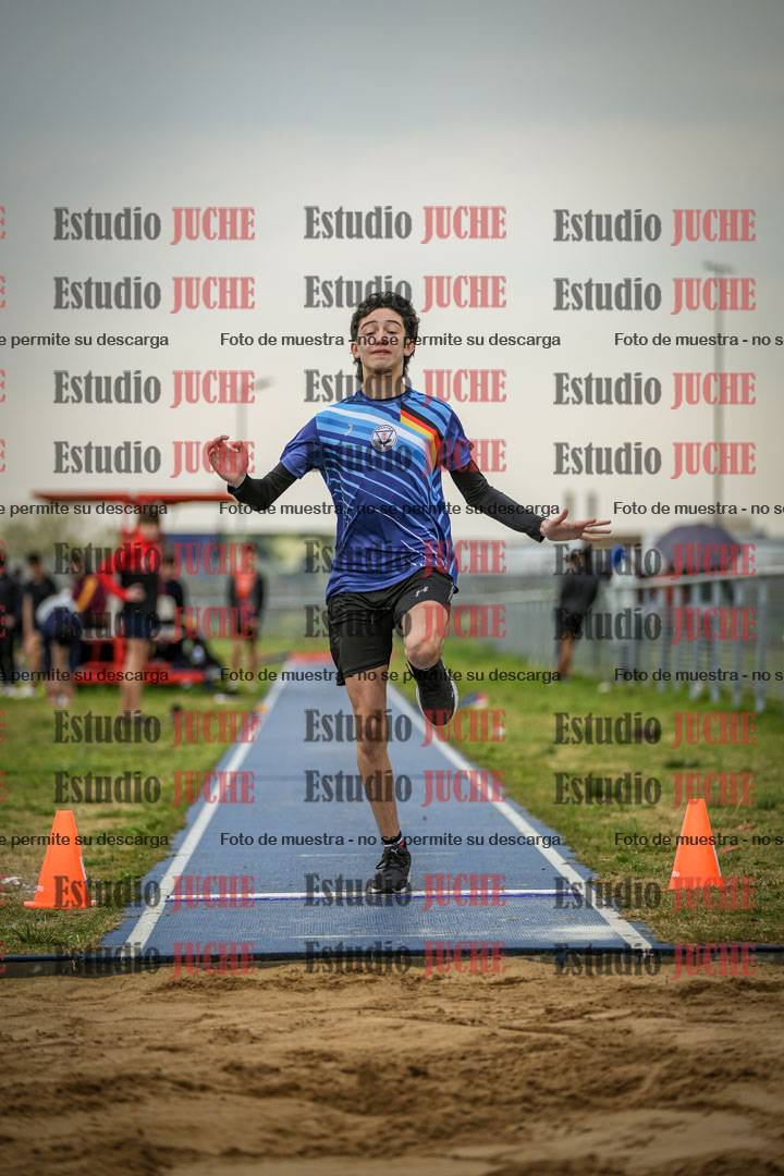 Fotos del salto en largo de varones - ambas categorías