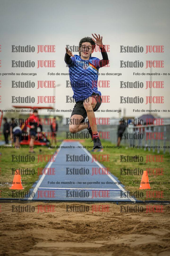 Fotos del salto en largo de varones - ambas categorías