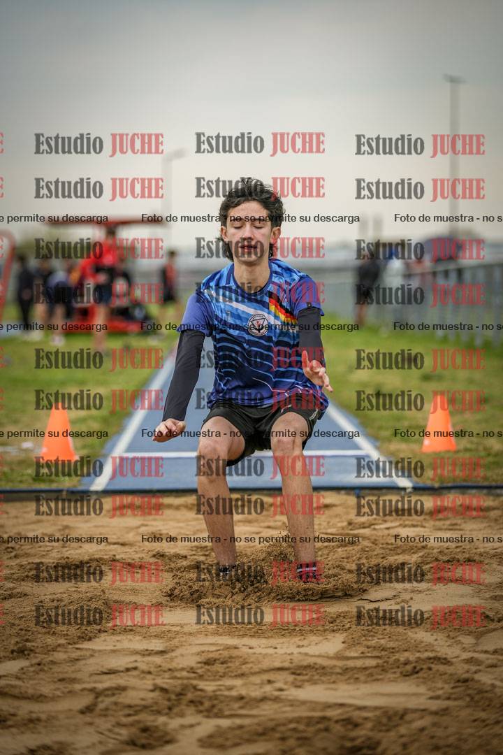 Fotos del salto en largo de varones - ambas categorías