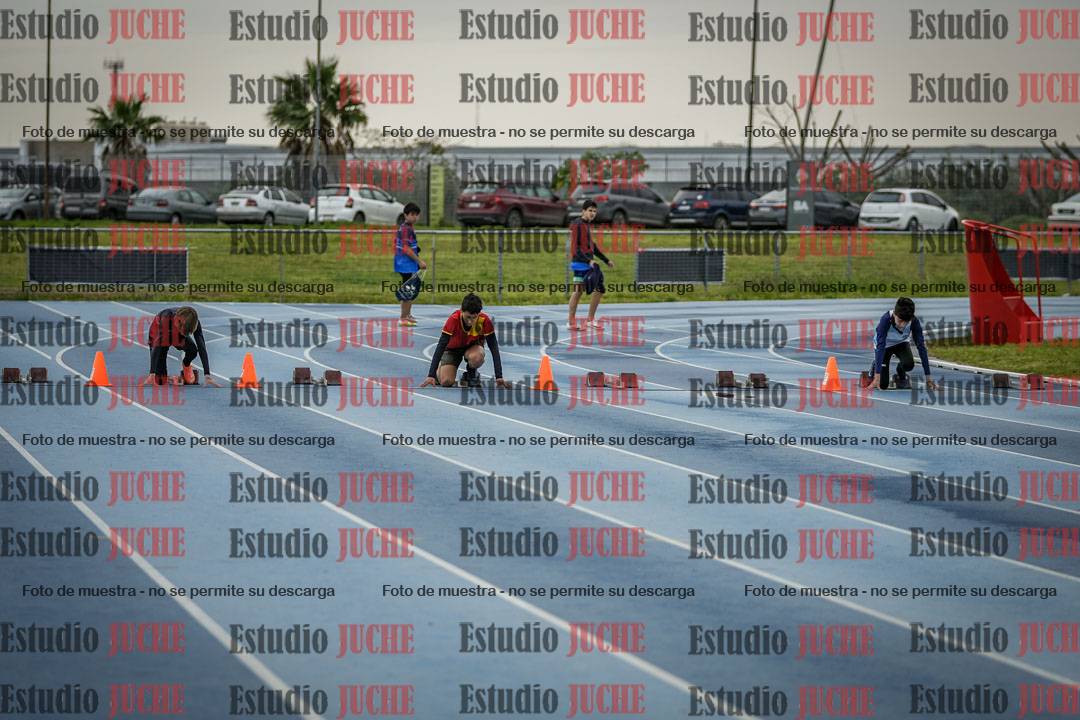 Fotos de los 80 m llanos de varones