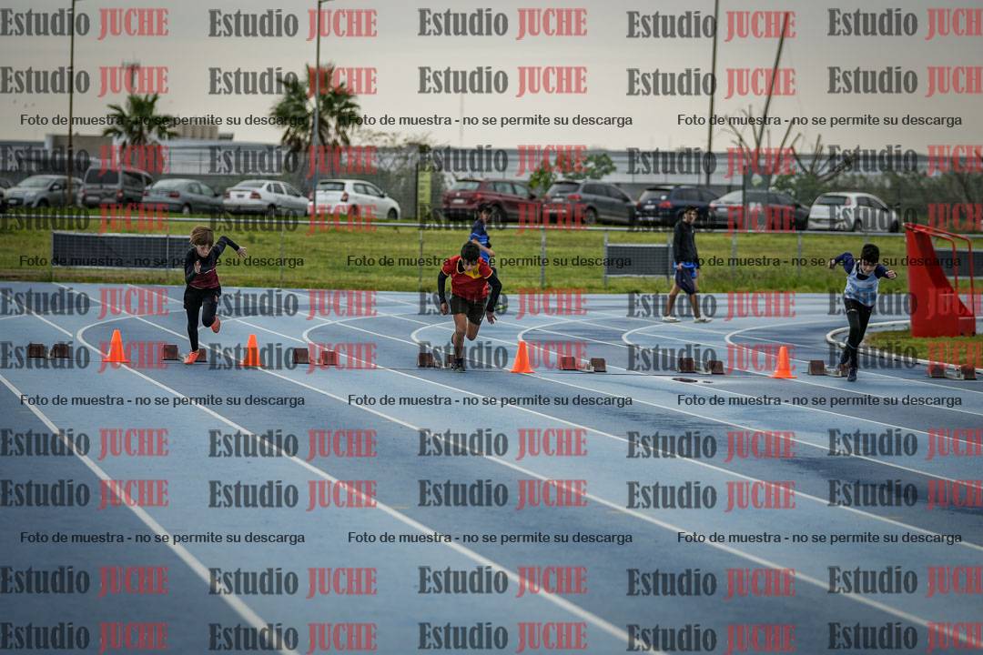 Fotos de los 80 m llanos de varones