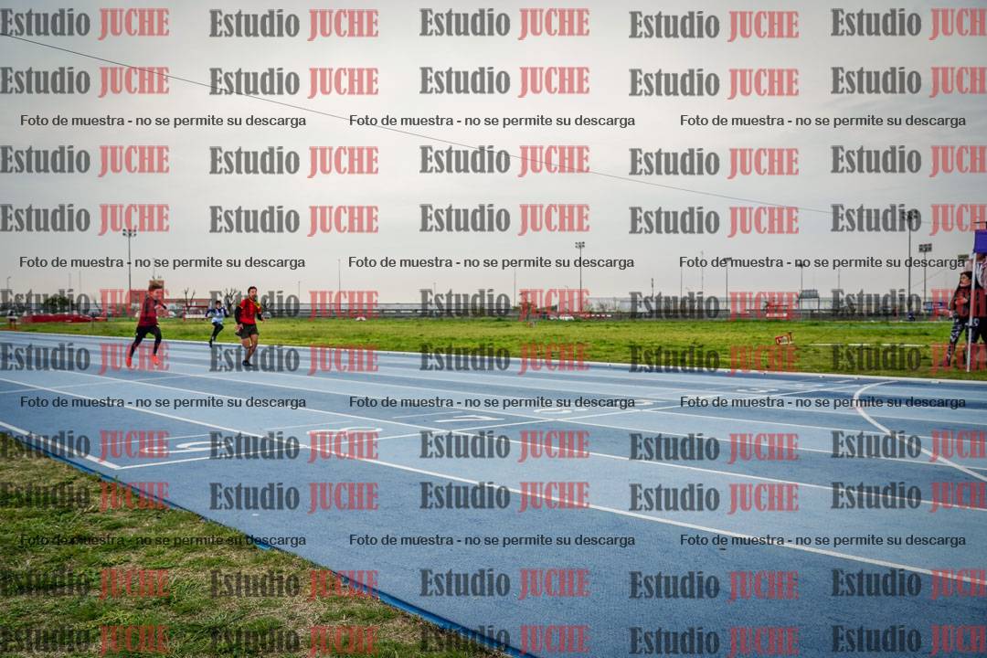 Fotos de los 80 m llanos de varones
