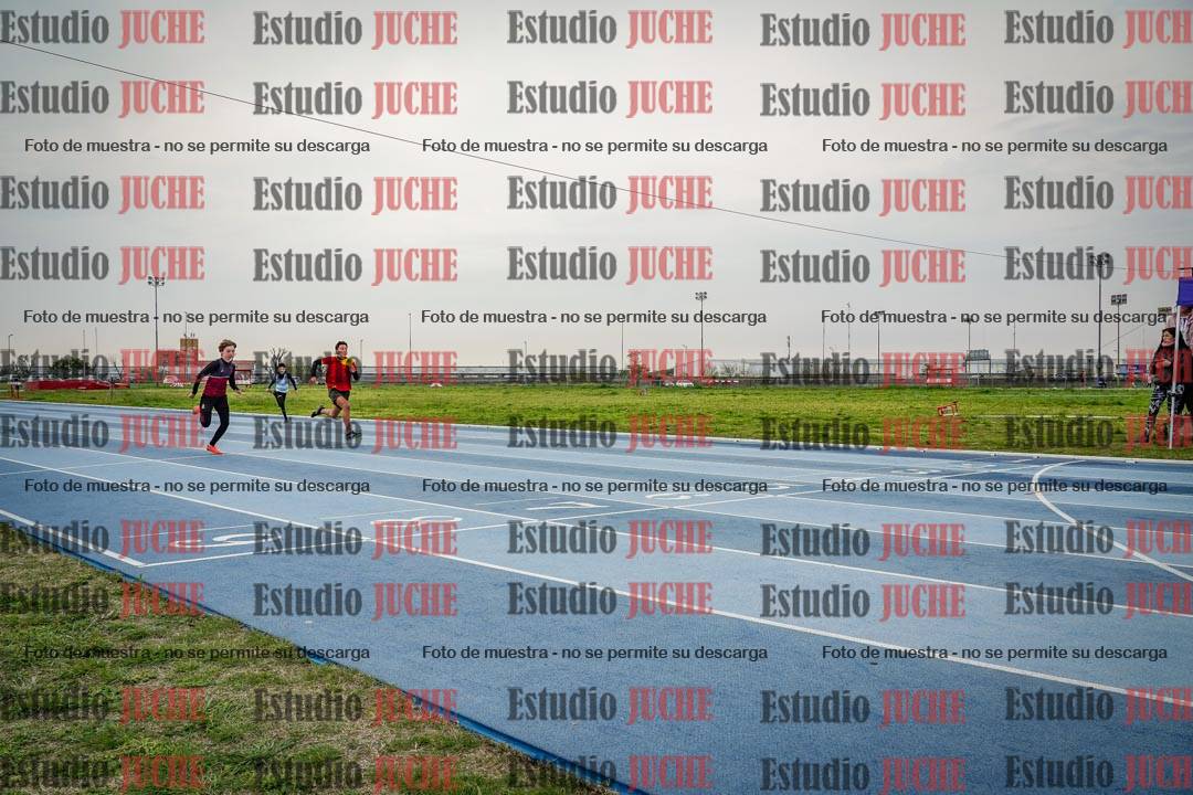 Fotos de los 80 m llanos de varones