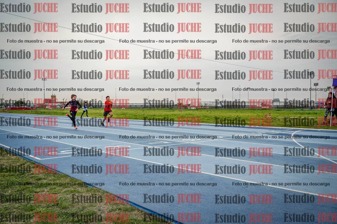 Fotos de los 80 m llanos de varones