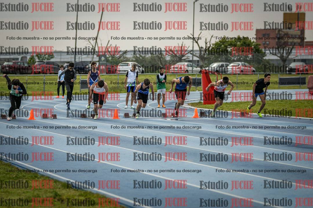Fotos de los 80 m llanos de varones