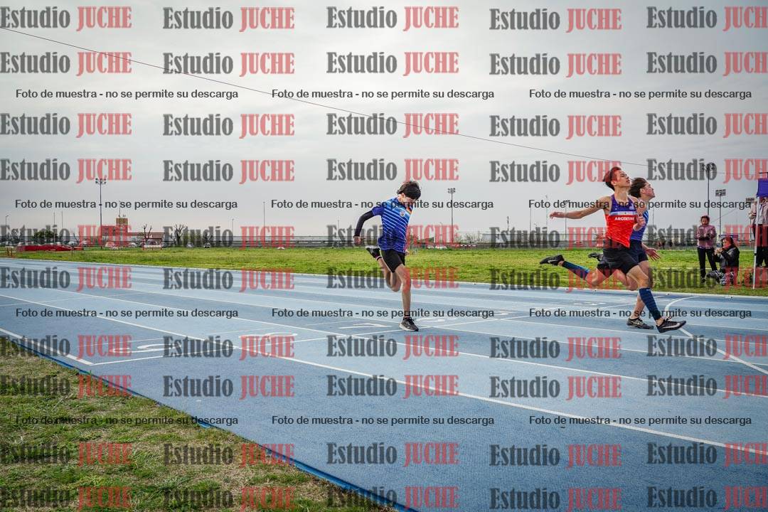 Fotos de los 80 m llanos de varones