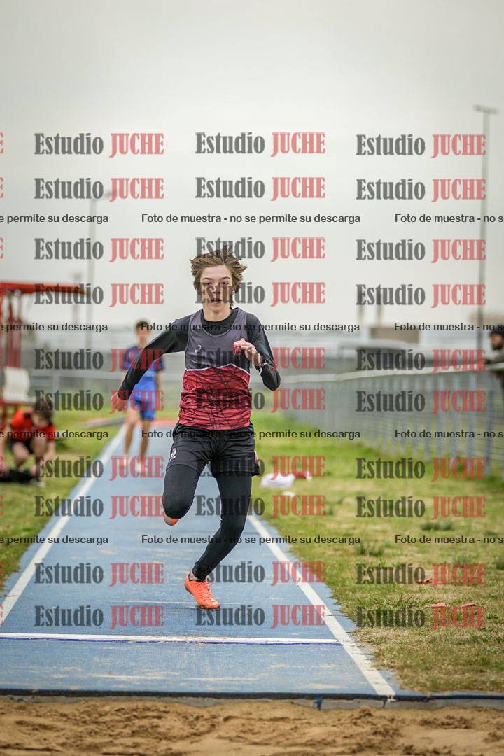 Fotos del salto en largo de varones - ambas categorías