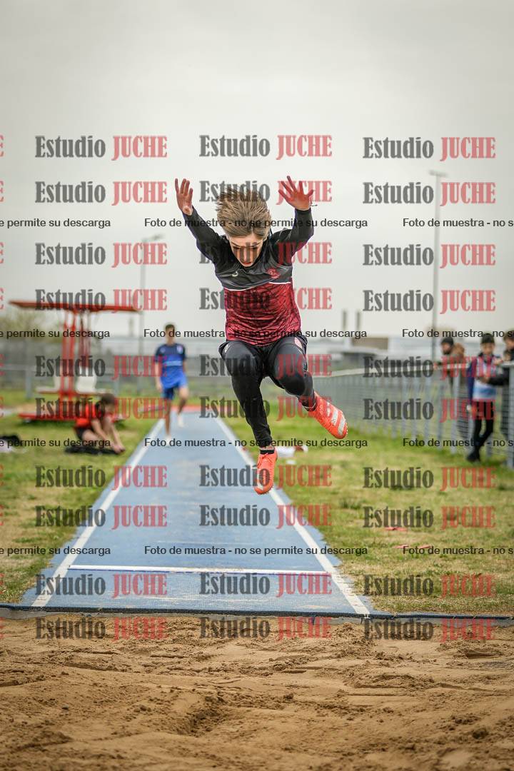 Fotos del salto en largo de varones - ambas categorías