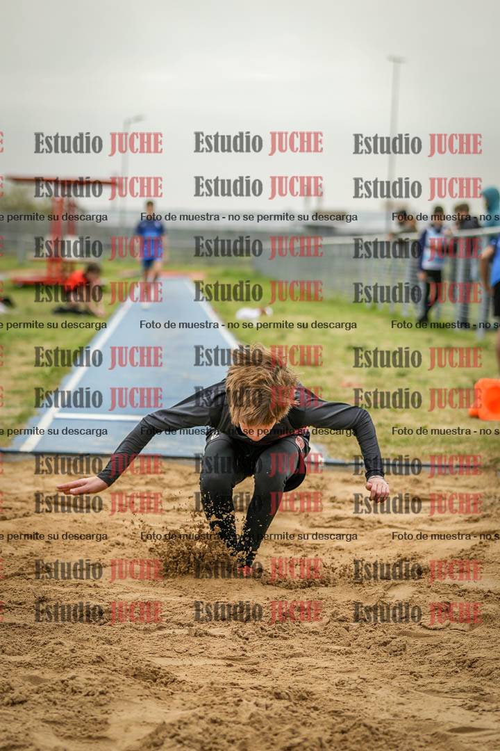 Fotos del salto en largo de varones - ambas categorías