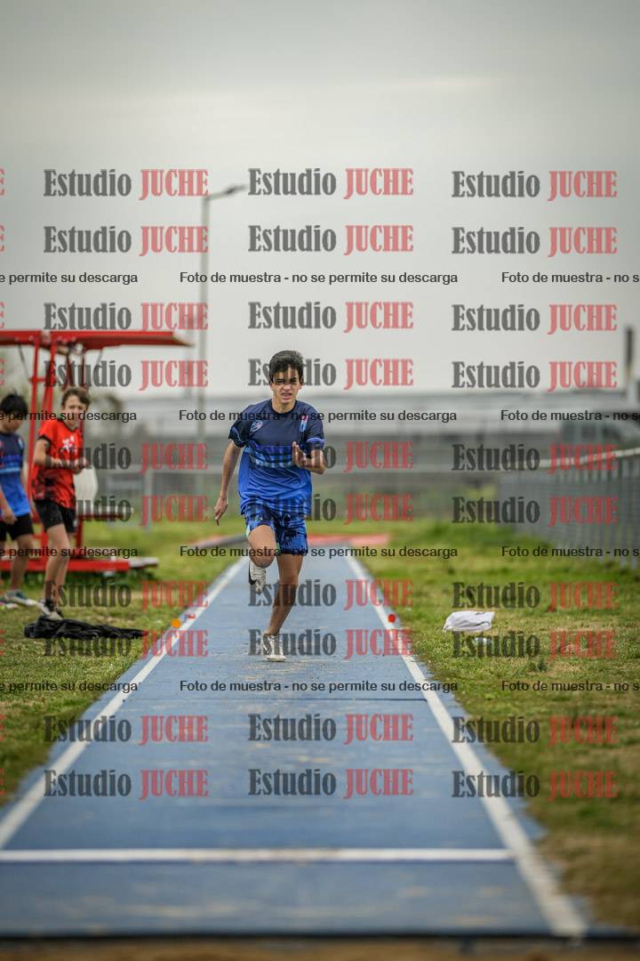 Fotos del salto en largo de varones - ambas categorías