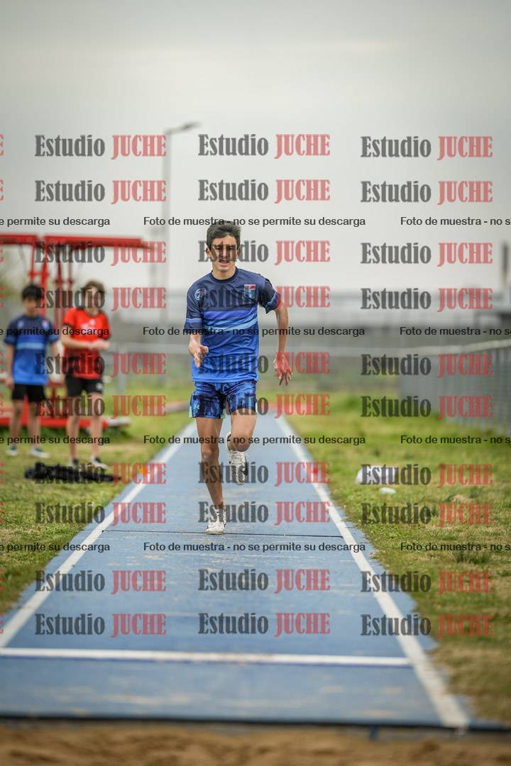 Fotos del salto en largo de varones - ambas categorías