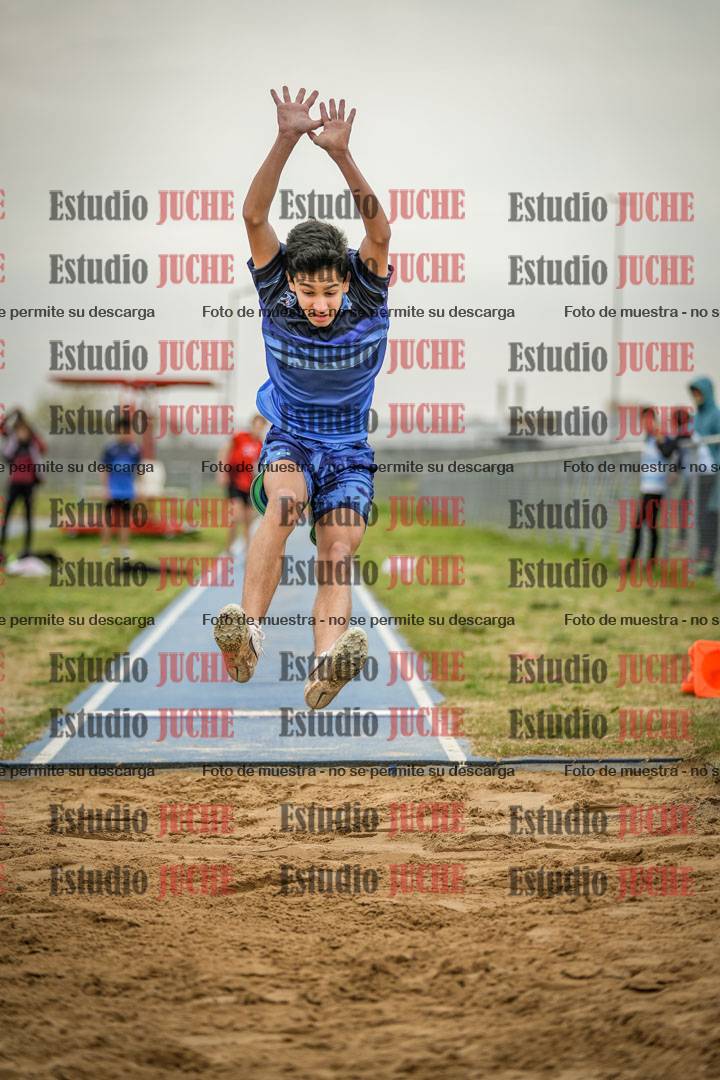 Fotos del salto en largo de varones - ambas categorías