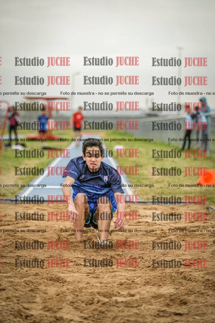 Fotos del salto en largo de varones - ambas categorías