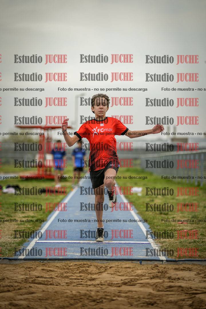 Fotos del salto en largo de varones - ambas categorías