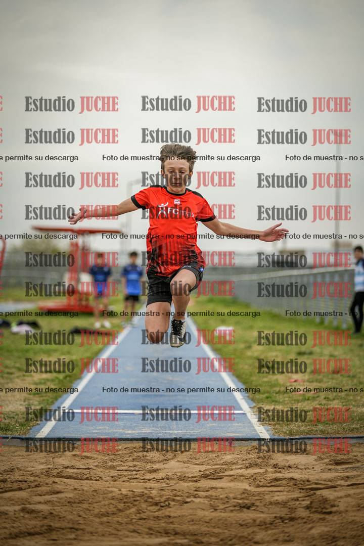 Fotos del salto en largo de varones - ambas categorías